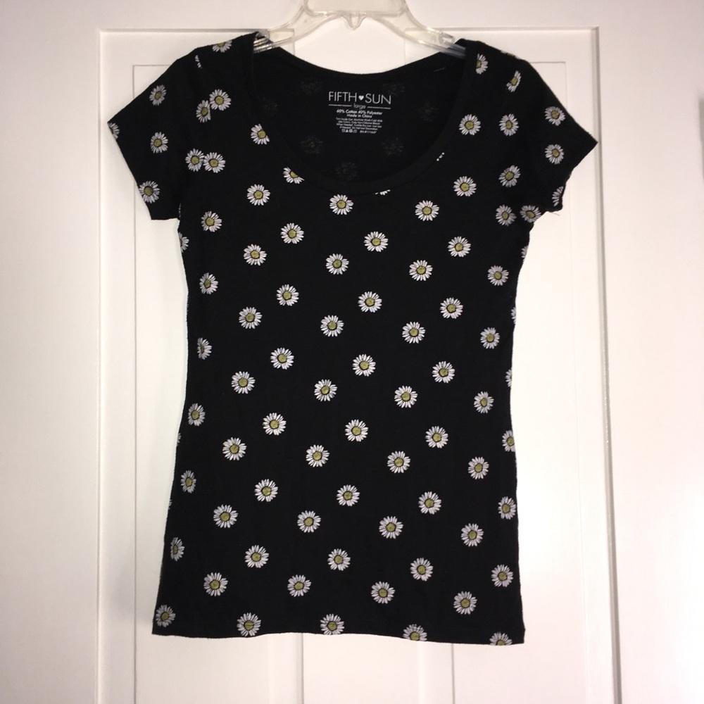 ⬇️ BUY ONE GET ONE LISTING FREE Black Daisy Tee!!